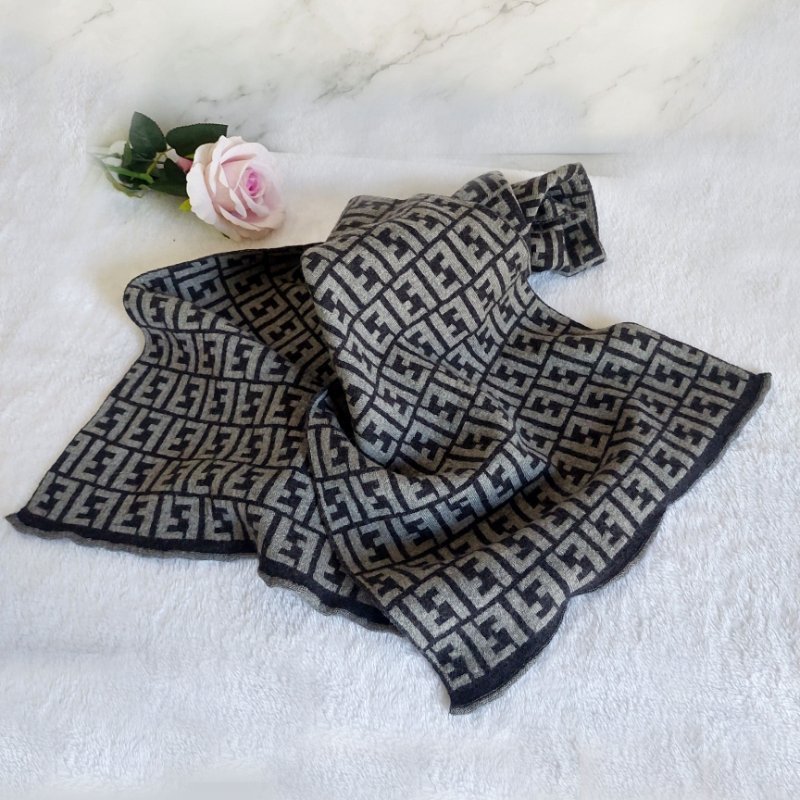 Fendi  芬迪 經典 滿版 好搭羊毛圍巾-19