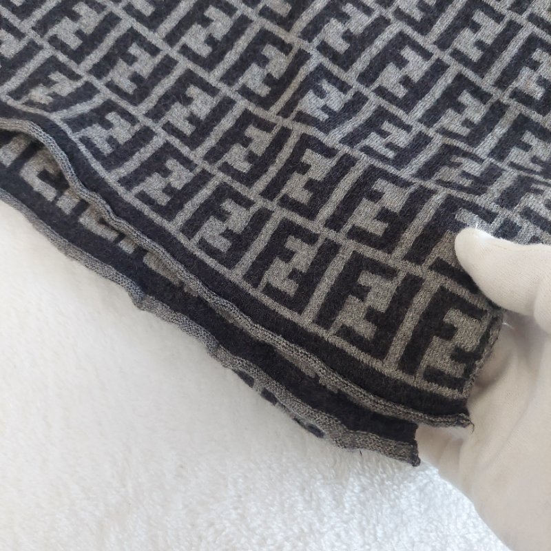 Fendi  芬迪 經典 滿版 好搭羊毛圍巾-28