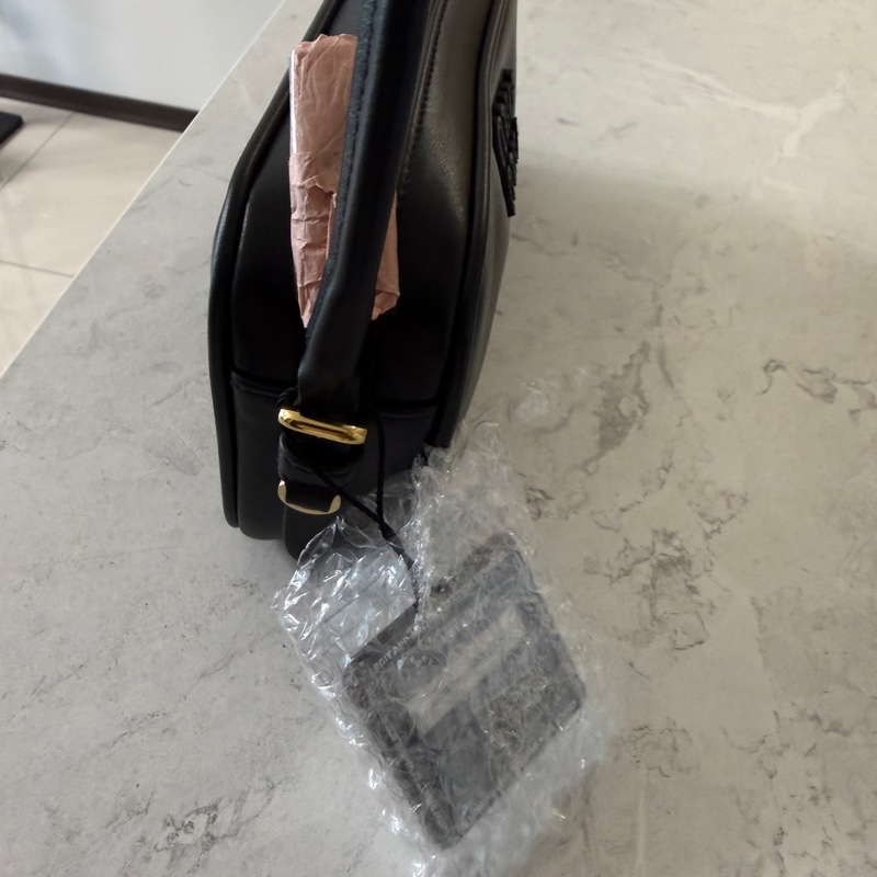 Miumiu小號款化妝包(全新黑色）-4