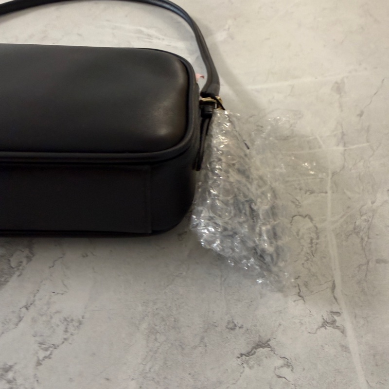 Miumiu小號款化妝包(全新黑色）-14