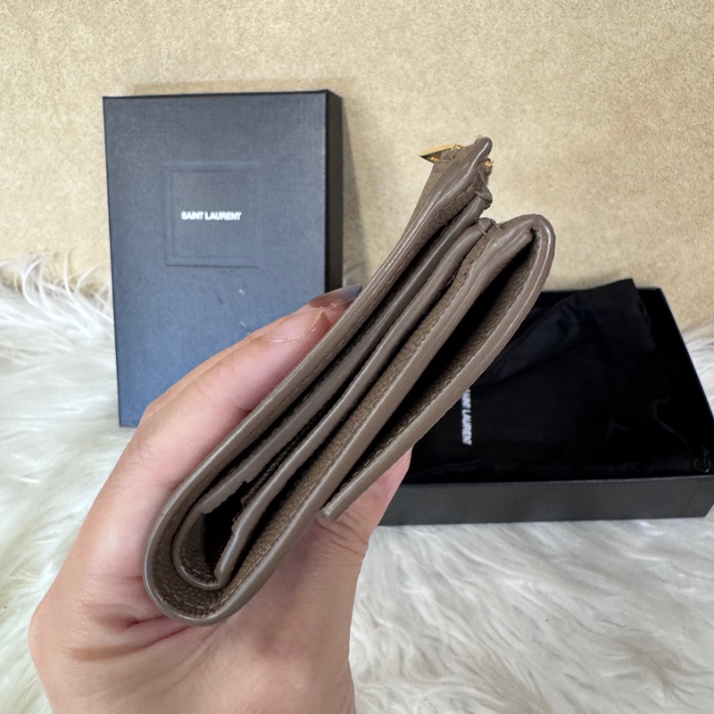 YSL 魚子醬皮革短夾 近全新-3