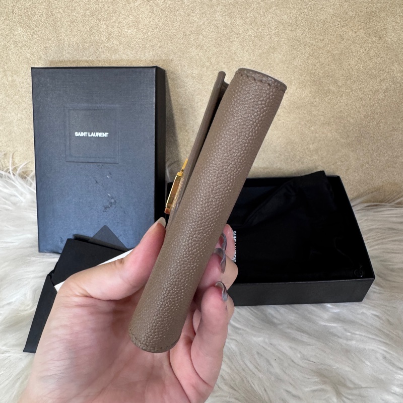 YSL 魚子醬皮革短夾 近全新-5