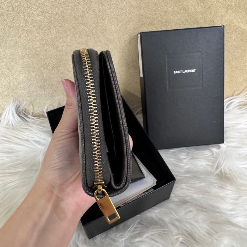 [櫃價23200］YSL 墨綠色魚子醬短夾-4
