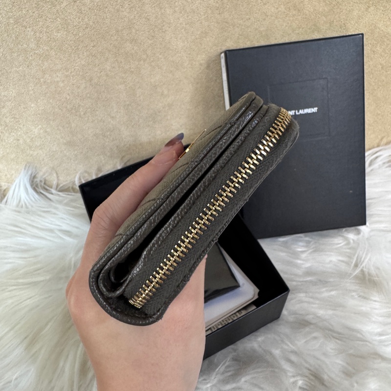 [櫃價23200］YSL 墨綠色魚子醬短夾-6