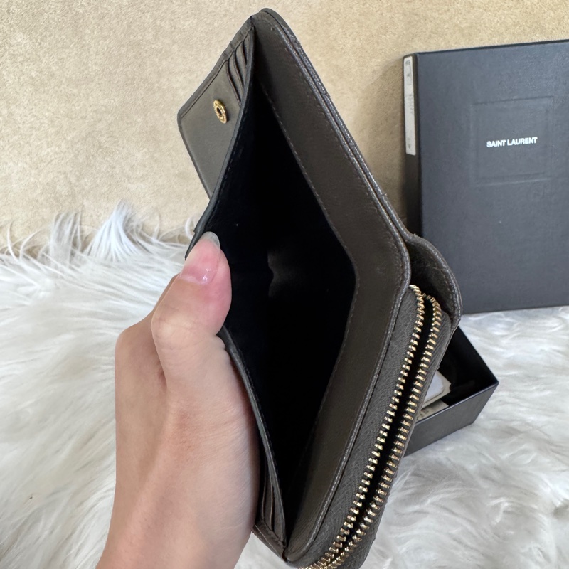 [櫃價23200］YSL 墨綠色魚子醬短夾-9