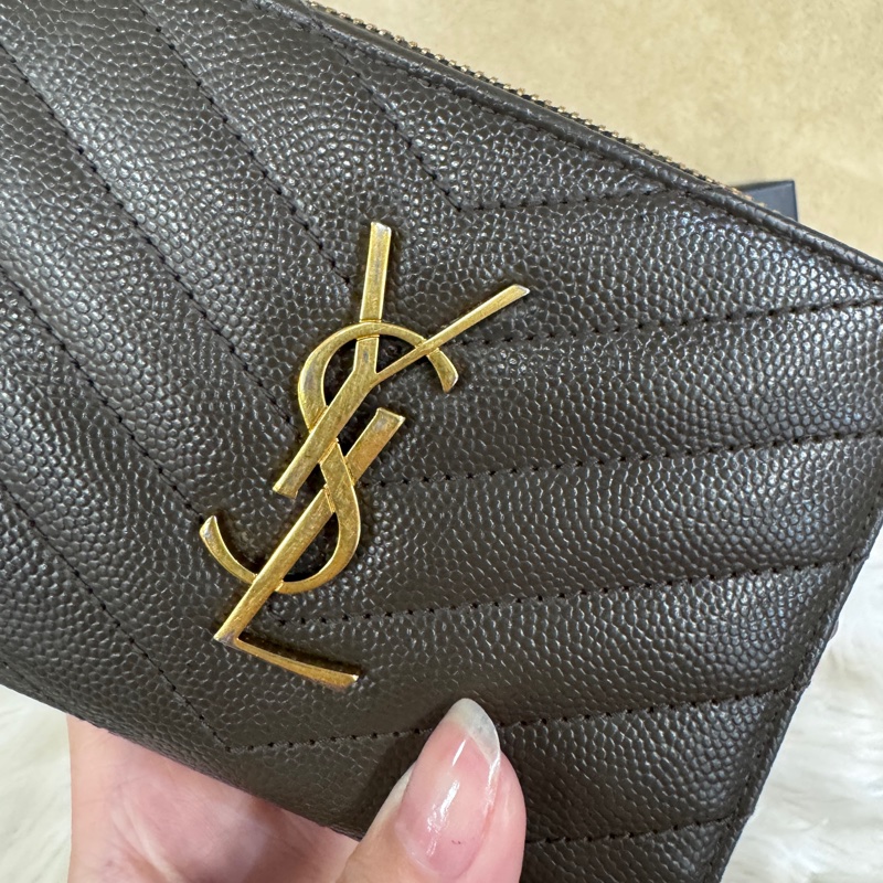 [櫃價23200］YSL 墨綠色魚子醬短夾-10
