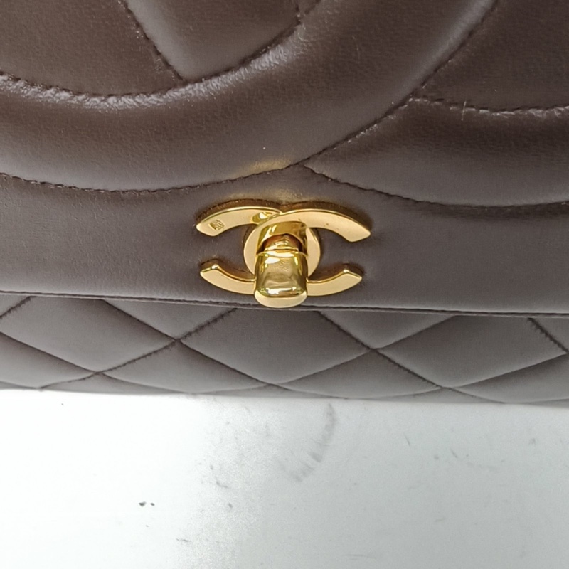 CHANEL 深巧克力色羊皮2開金扣中古浮雕logo拼菱格紋大貝嫂肩背包-4