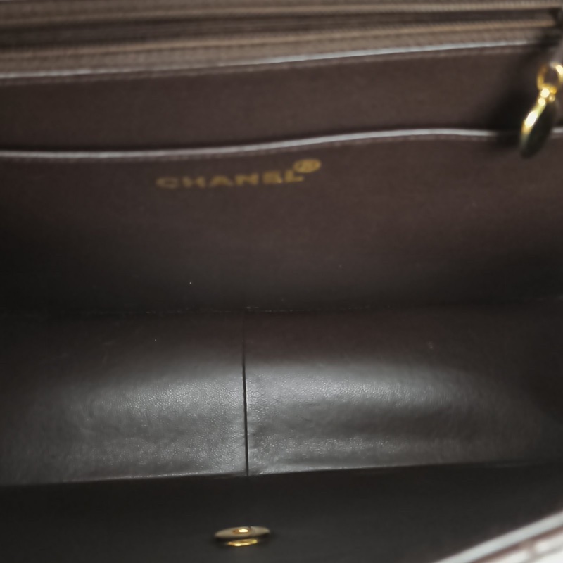 CHANEL 深巧克力色羊皮2開金扣中古浮雕logo拼菱格紋大貝嫂肩背包-5