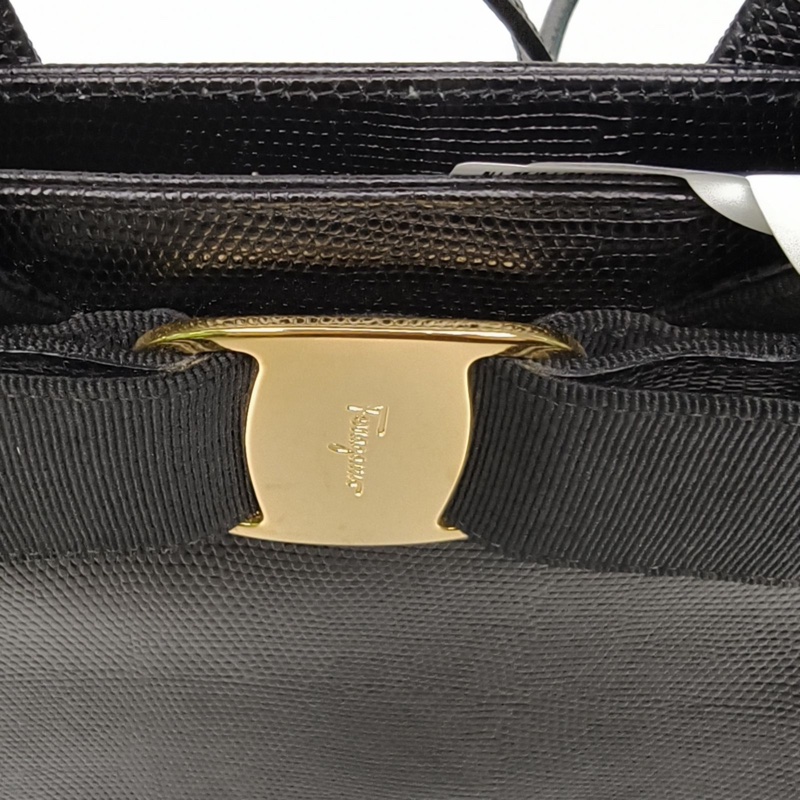 FERRAGAMO 黑色牛皮博物館手提包蜥蜴壓紋肩背包-4