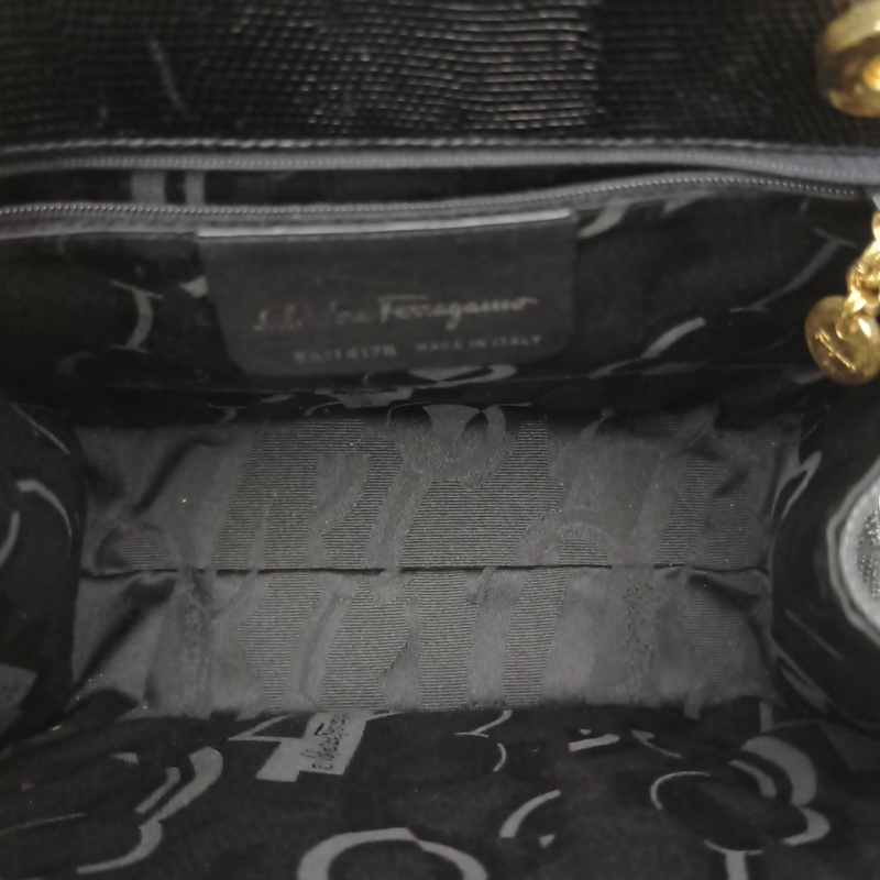 FERRAGAMO 黑色牛皮博物館手提包蜥蜴壓紋肩背包-5