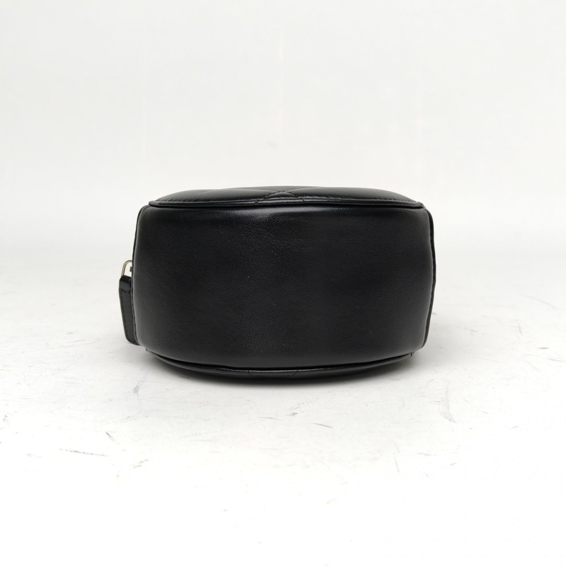 CHANEL 19BAG小圓餅包黑色羊皮鐳射標金銀扣肩背包-3