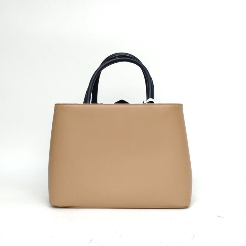 FENDI PETITE2JOURS小號惡魔眼睛卡其色牛皮銀扣肩背包-2