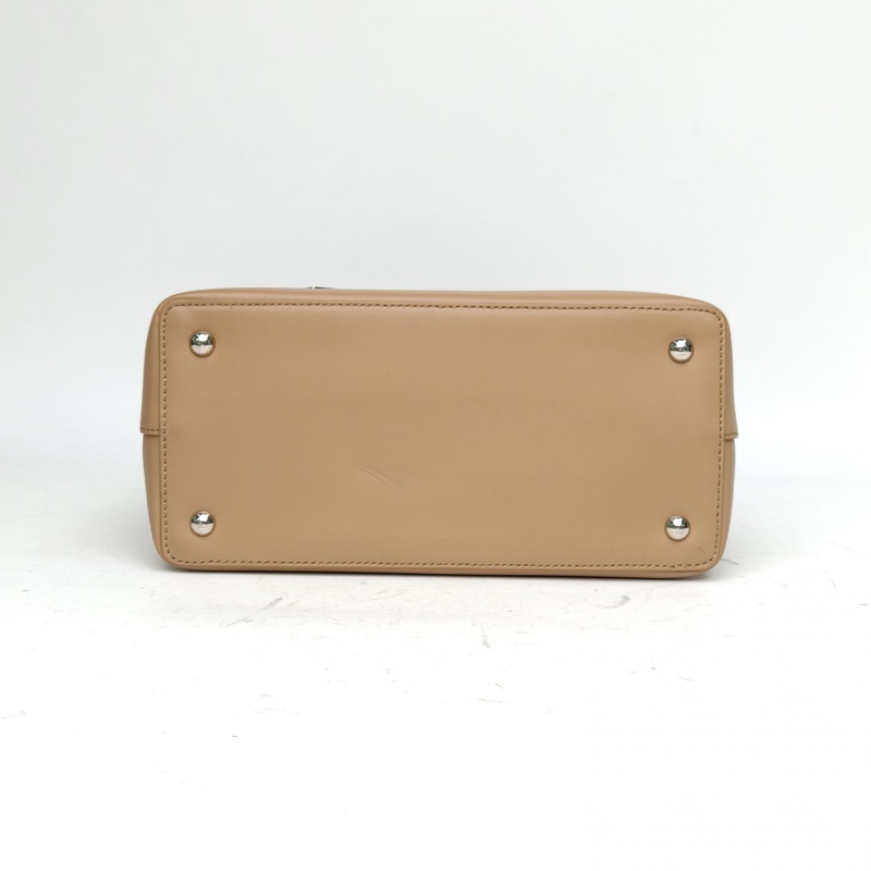 FENDI PETITE2JOURS小號惡魔眼睛卡其色牛皮銀扣肩背包-3