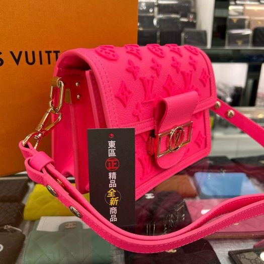 東區正精品㊣LV MINI DAUPHINE M20747 全新達芙妮螢光粉紅色簇絨粒面小牛皮肩背斜背包 RA1600-6