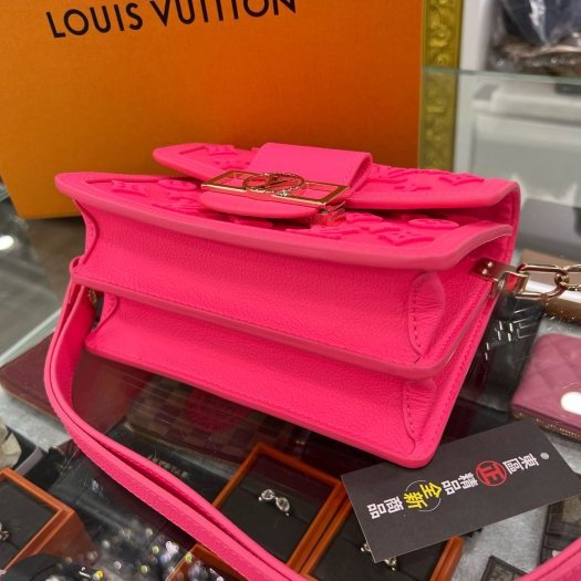 東區正精品㊣LV MINI DAUPHINE M20747 全新達芙妮螢光粉紅色簇絨粒面小牛皮肩背斜背包 RA1600-7