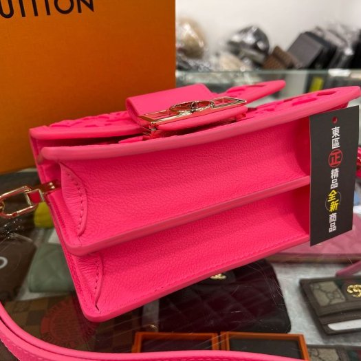 東區正精品㊣LV MINI DAUPHINE M20747 全新達芙妮螢光粉紅色簇絨粒面小牛皮肩背斜背包 RA1600-8