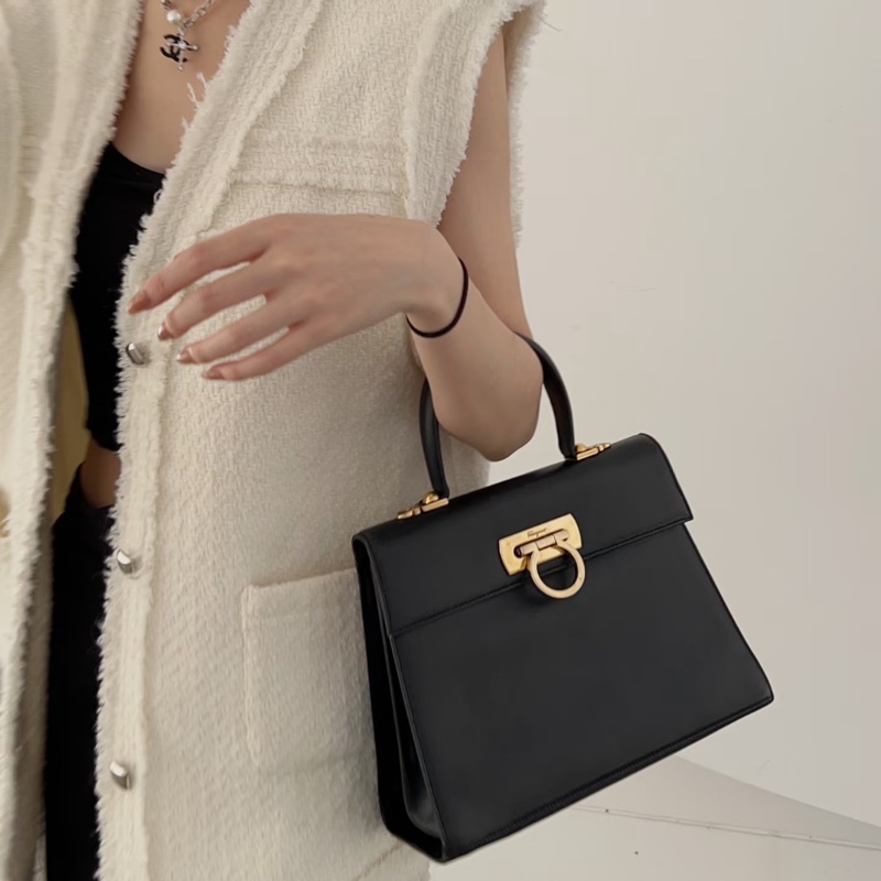 Ferragamo Museum Bag 黑金馬蹄扣手提/肩背包（愛馬仕平替）-1