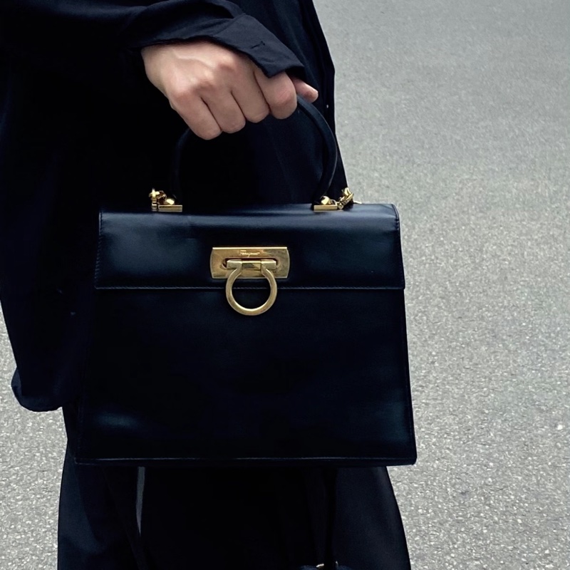 Ferragamo Museum Bag 黑金馬蹄扣手提/肩背包（愛馬仕平替）-4