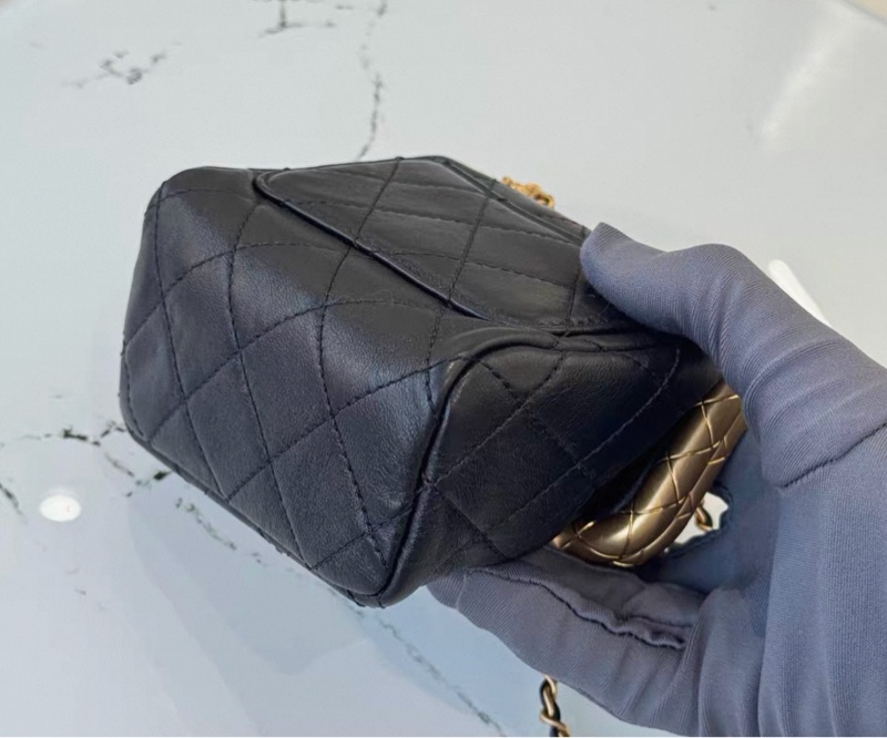 【97新 ✨ 全網最低價！】香奈兒CHANEL kiss lock 黑金Mini垃圾桶包 （下單前先詢問庫存❗️）-5