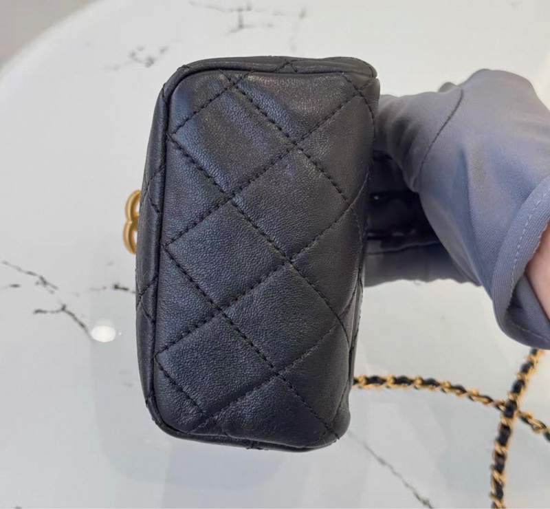 【97新 ✨ 全網最低價！】香奈兒CHANEL kiss lock 黑金Mini垃圾桶包 （下單前先詢問庫存❗️）-10