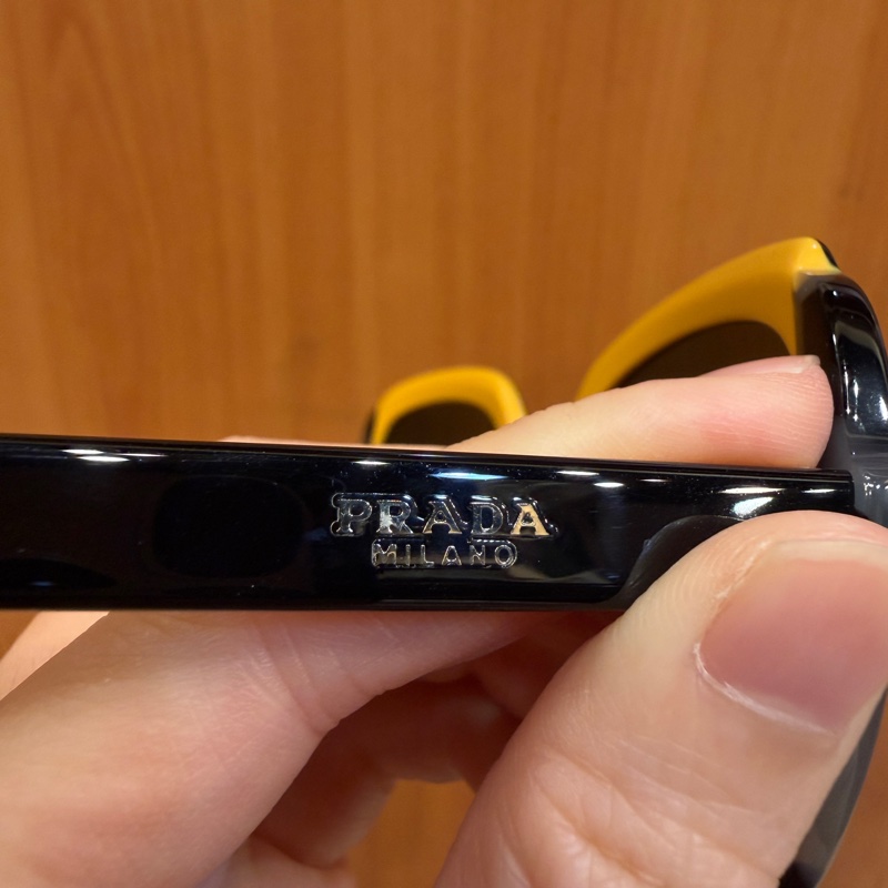 Prada 黑芥末黃膠框琥珀太陽眼鏡-2