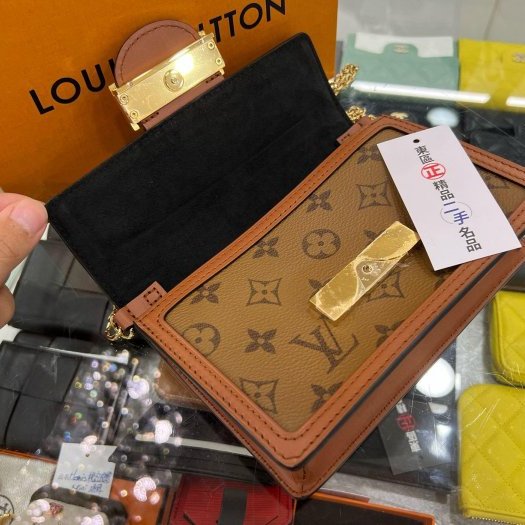 東區正精品㊣LV M68746 MINI DAUPHINE WOC 達芙妮原花雙色金釦鍊帶斜背包手拿包 RZ5758-3