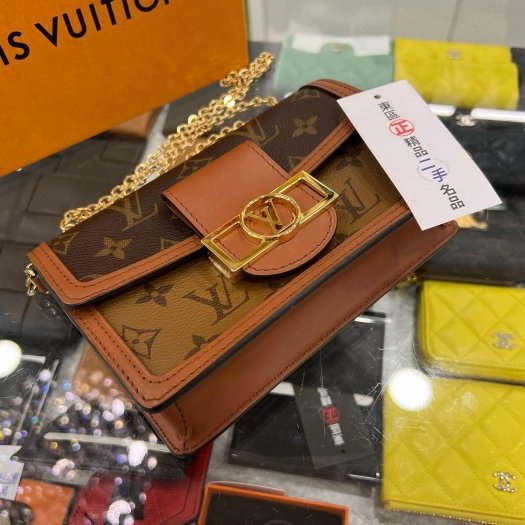 東區正精品㊣LV M68746 MINI DAUPHINE WOC 達芙妮原花雙色金釦鍊帶斜背包手拿包 RZ5758-4