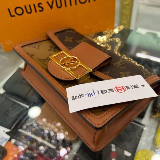 東區正精品㊣LV M68746 MINI DAUPHINE WOC 達芙妮原花雙色金釦鍊帶斜背包手拿包 RZ5758-6