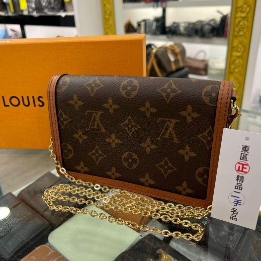 東區正精品㊣LV M68746 MINI DAUPHINE WOC 達芙妮原花雙色金釦鍊帶斜背包手拿包 RZ5758-8