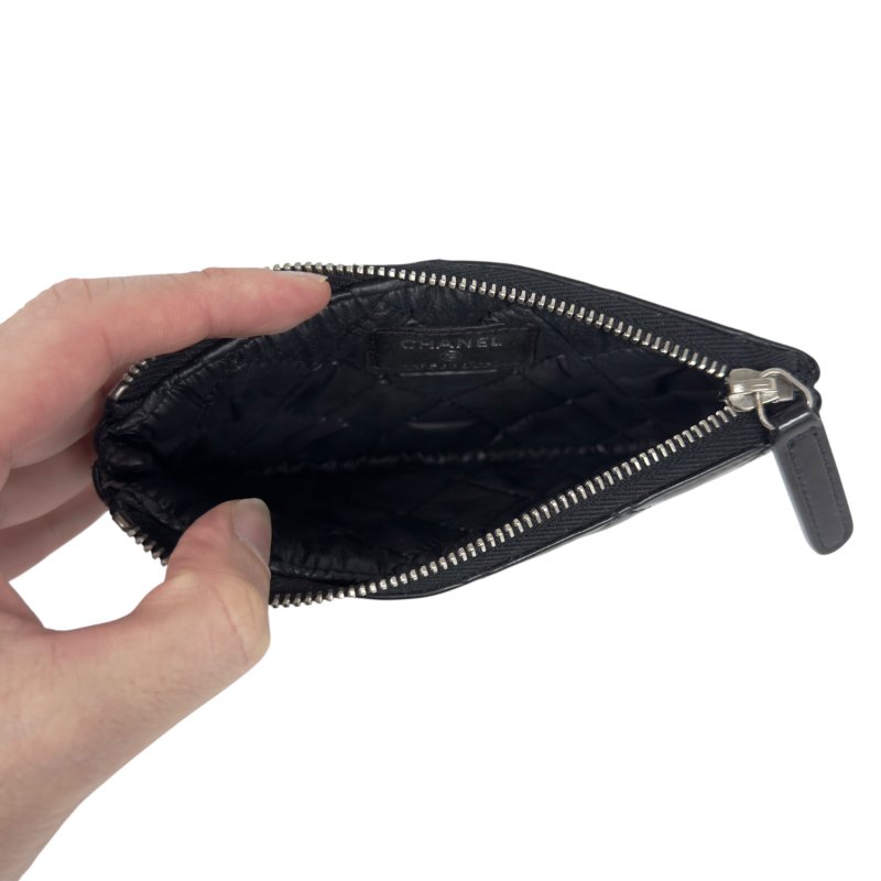 CHANEL CC 漆皮 拉鏈小包-10