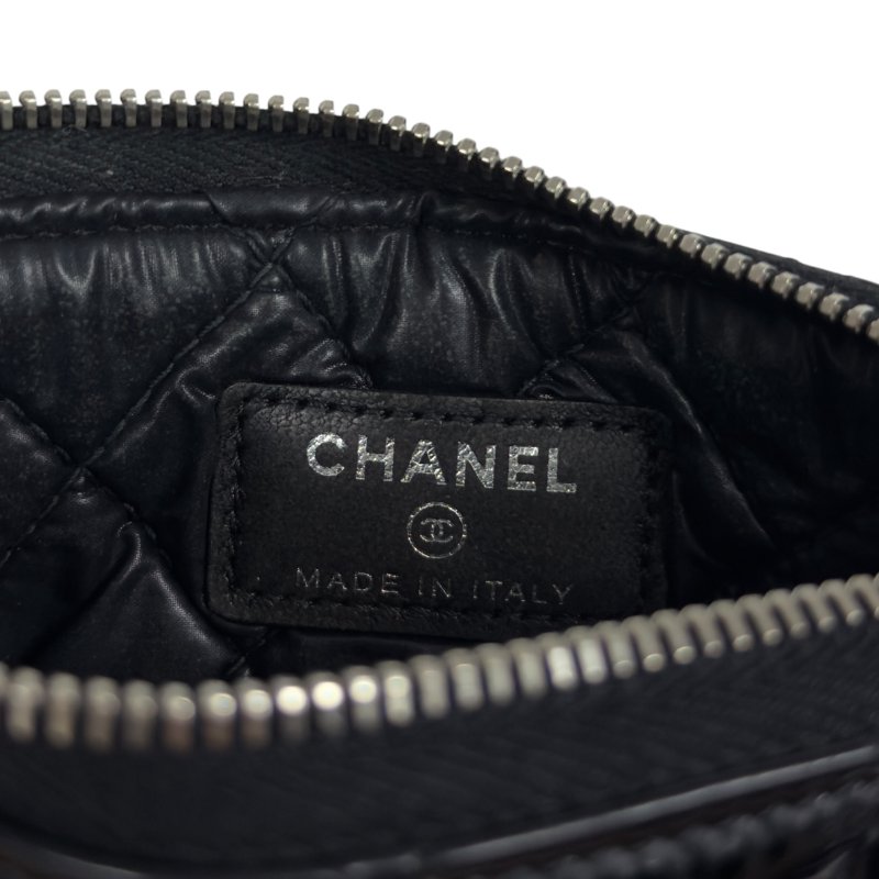 CHANEL CC 漆皮 拉鏈小包-11