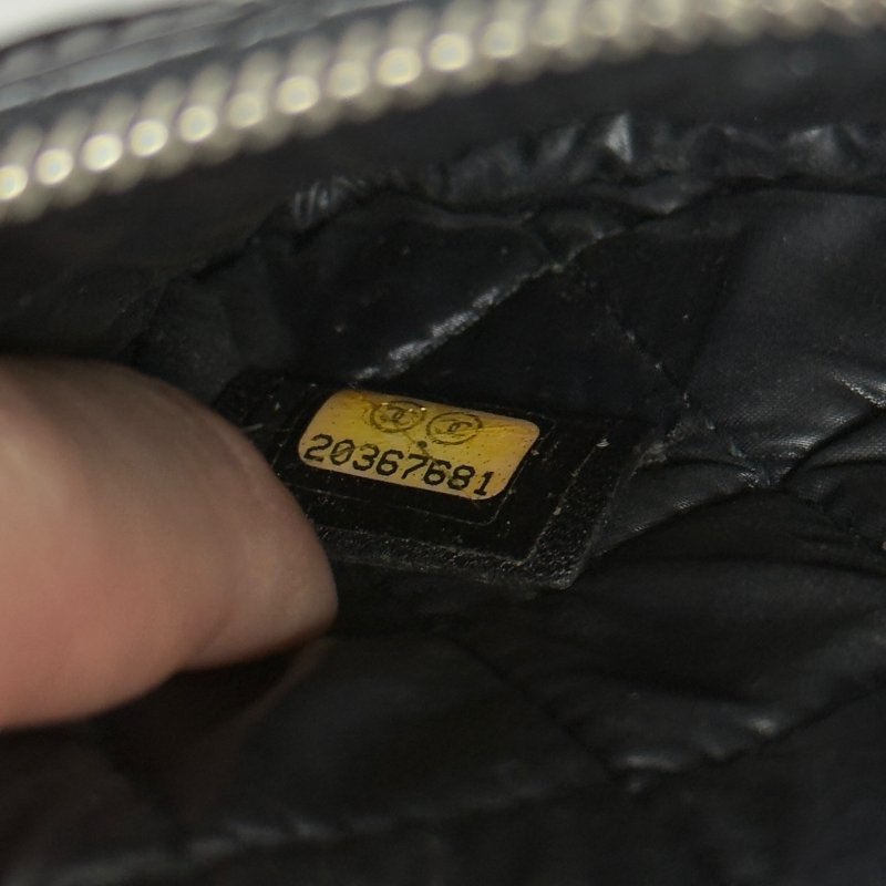 CHANEL CC 漆皮 拉鏈小包-12