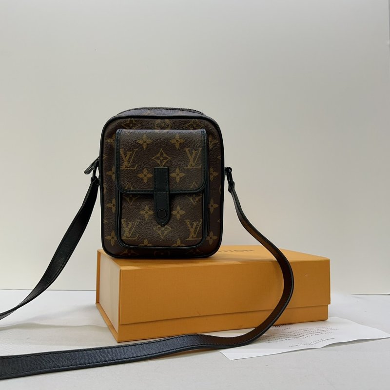 LV Christopher隨身包-0