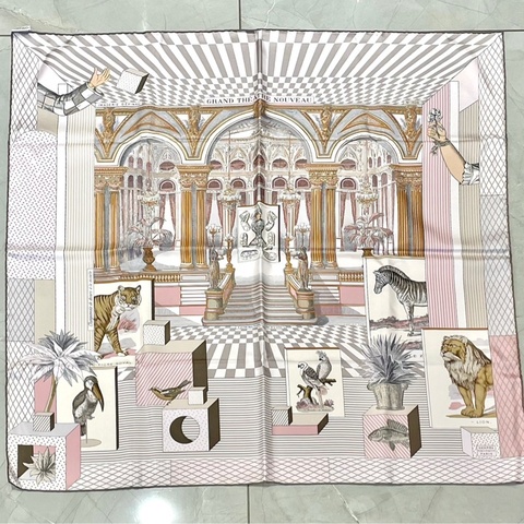 （已預留）Hermes 愛馬仕 動物大劇院絲巾/90*90cm/灰粉大方巾/全新閒置美品