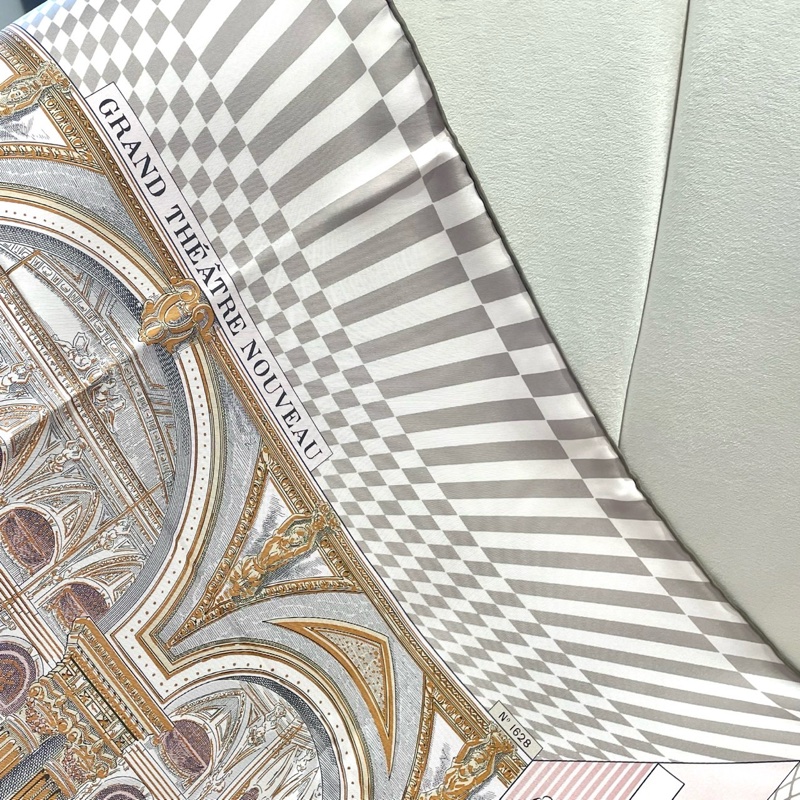 （已預留）Hermes 愛馬仕 動物大劇院絲巾/90*90cm/灰粉大方巾/全新閒置美品-6