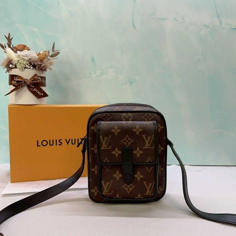 LV Christopher老花隨身包-0