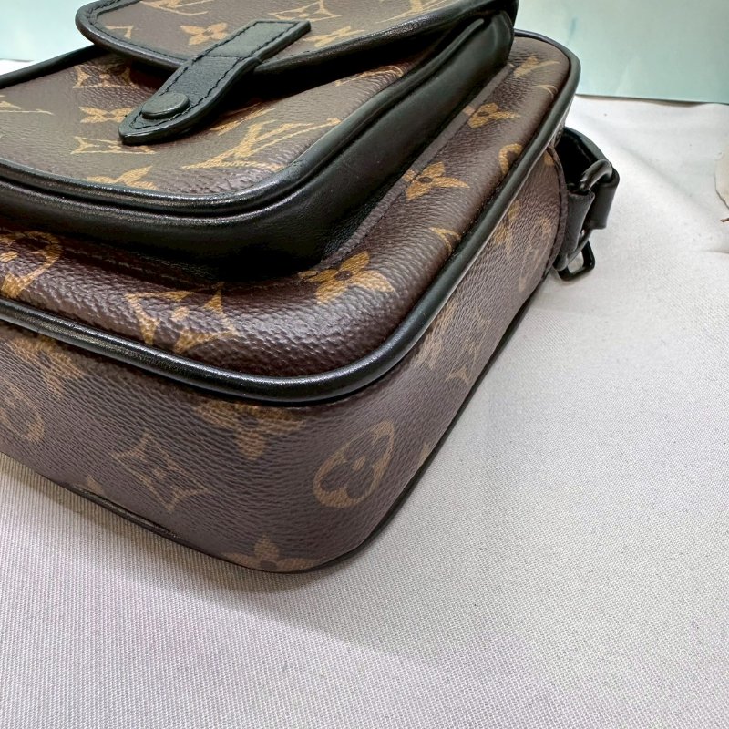 LV Christopher老花隨身包-7