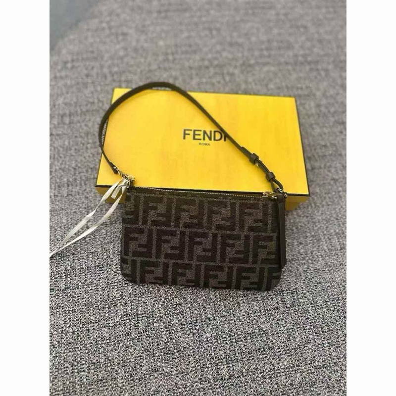 Fendi 扁形Baguette手拿包 菸草棕色-4