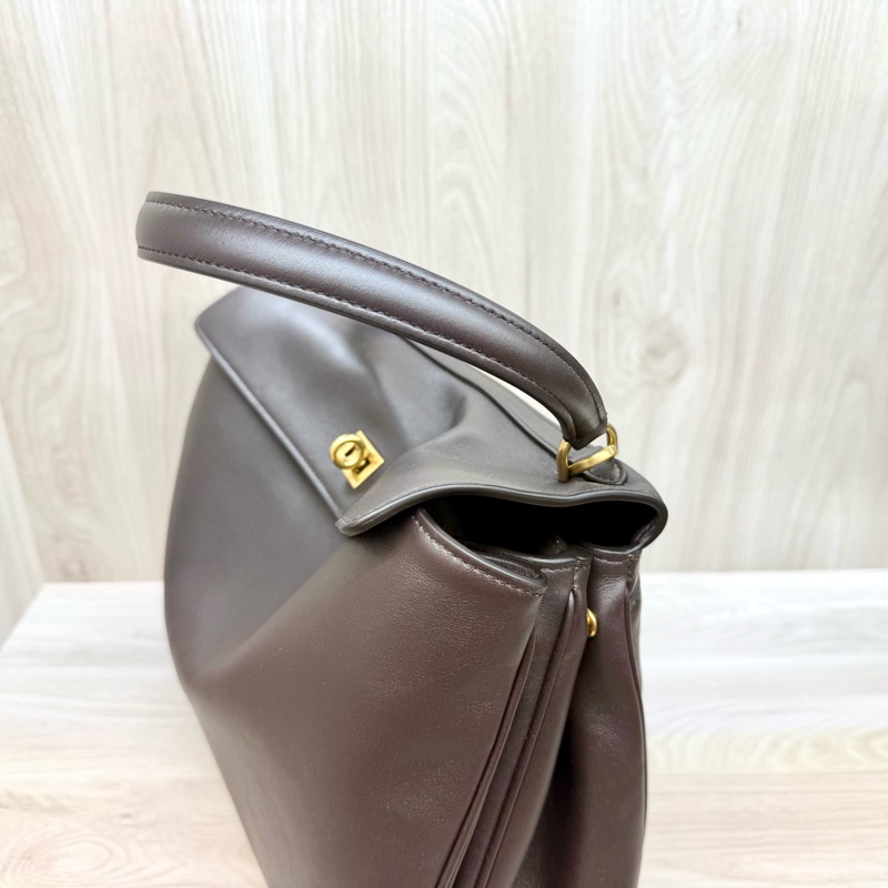 巴黎世家 超值✨咖色牛皮Rodeo中款肩背包-3