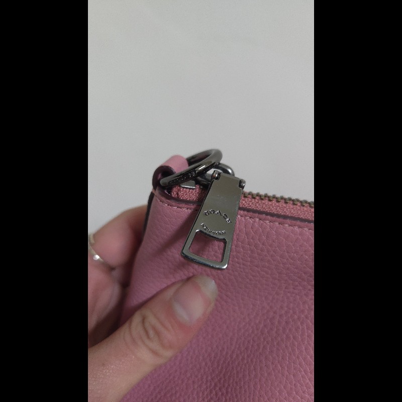 Coach 粉色手提水餃包-4