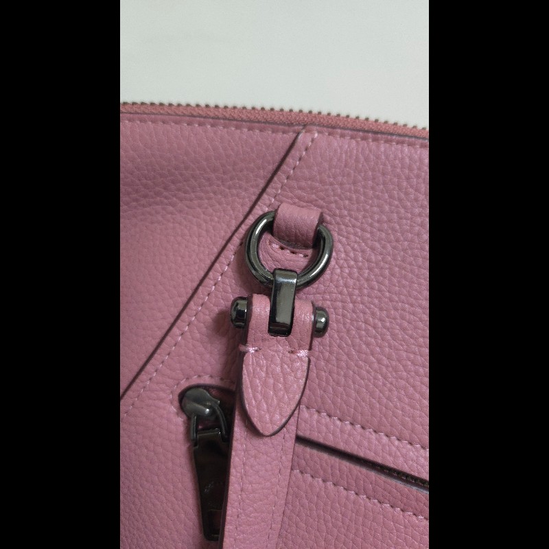 Coach 粉色手提水餃包-5