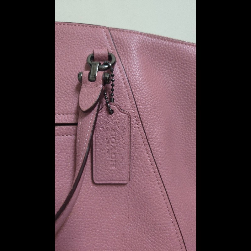 Coach 粉色手提水餃包-6