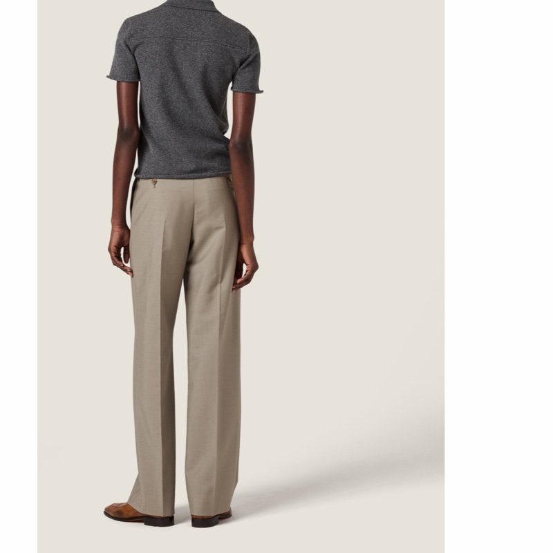 Miu Miu 女士 短袖polo衫IT-36 IT-38 IT-40 IT-42 IT-44 IT-46 IT-48碼模特身高178CM，穿著38碼。-1