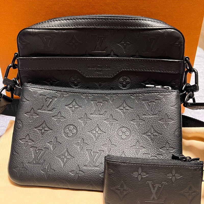 Louis Vuitton 路易威登 M46602 經典Trio系列Monogram壓花皮革三合一斜背郵差包(黑色)-0
