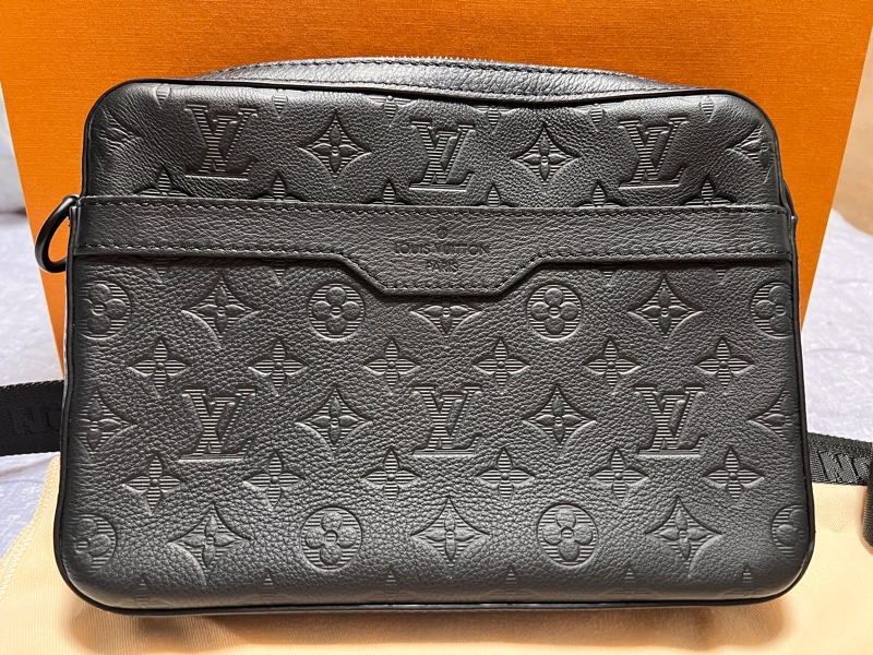 Louis Vuitton 路易威登 M46602 經典Trio系列Monogram壓花皮革三合一斜背郵差包(黑色)-1