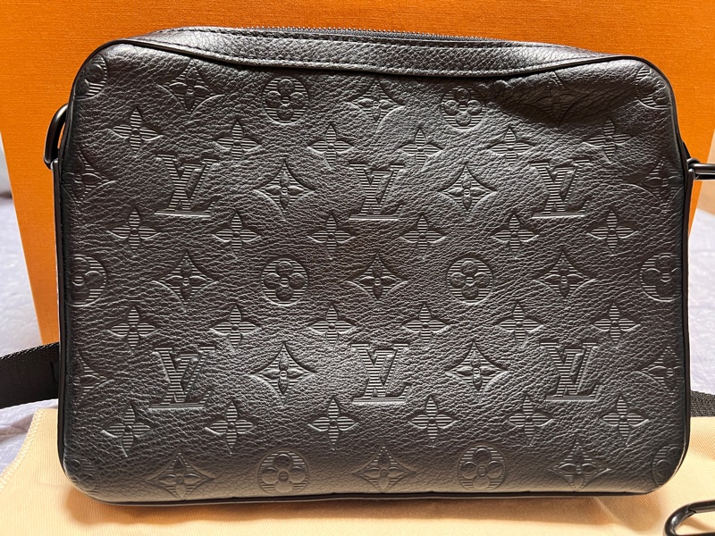 Louis Vuitton 路易威登 M46602 經典Trio系列Monogram壓花皮革三合一斜背郵差包(黑色)-2