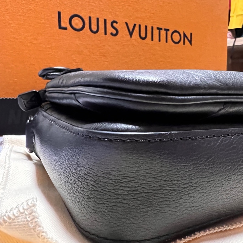 Louis Vuitton 路易威登 M46602 經典Trio系列Monogram壓花皮革三合一斜背郵差包(黑色)-4