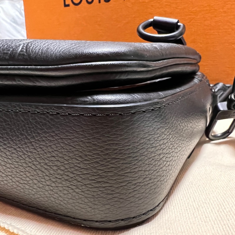 Louis Vuitton 路易威登 M46602 經典Trio系列Monogram壓花皮革三合一斜背郵差包(黑色)-8