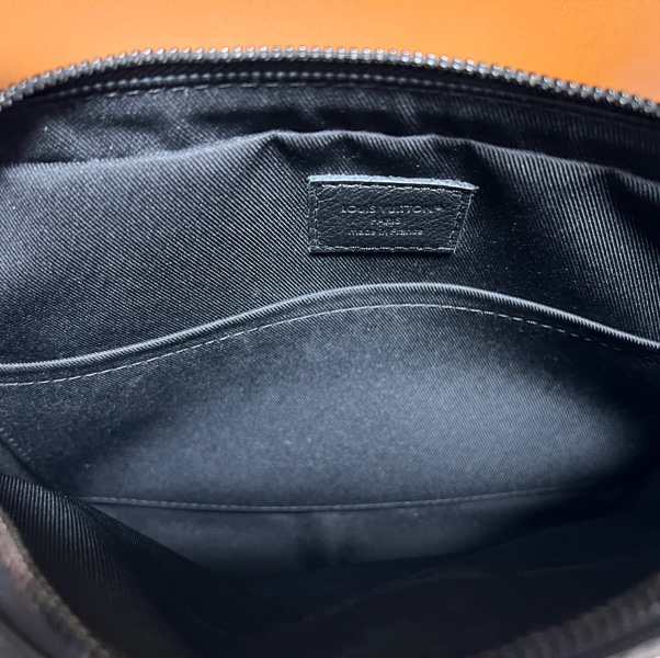 Louis Vuitton 路易威登 M46602 經典Trio系列Monogram壓花皮革三合一斜背郵差包(黑色)-11