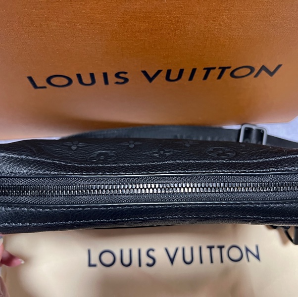 Louis Vuitton 路易威登 M46602 經典Trio系列Monogram壓花皮革三合一斜背郵差包(黑色)-12